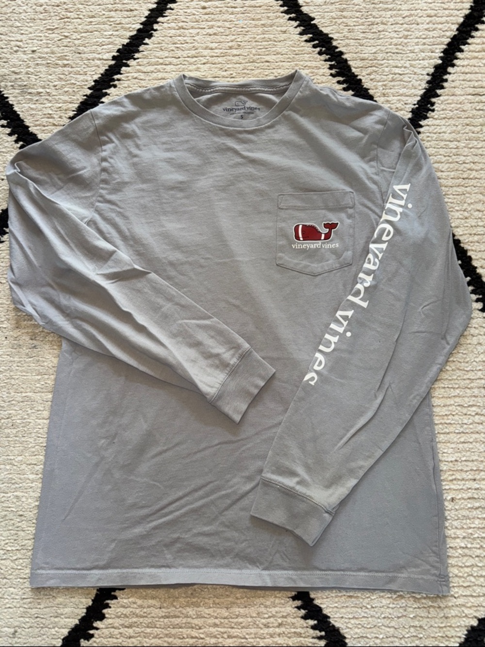 Vineyard Vines Silver/Gray  Long-Sleeve Pocket Tee w/ Football Whale Mens small